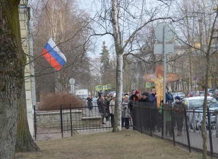 Свидетели католической ереси шествуют по русским городам