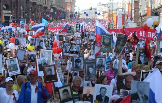 Мы едины в безконечном строю Безсмертного полка