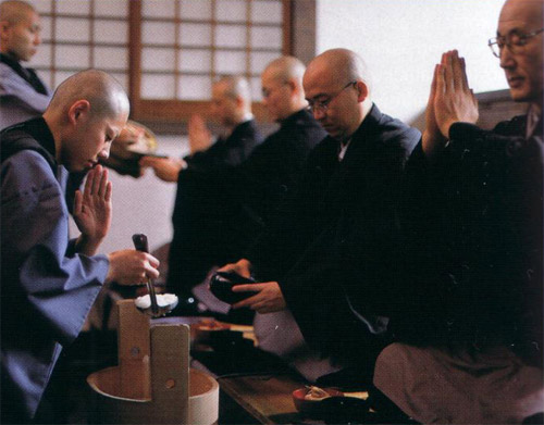 Буддисты из Японии создали секту 'Монахи без границ'